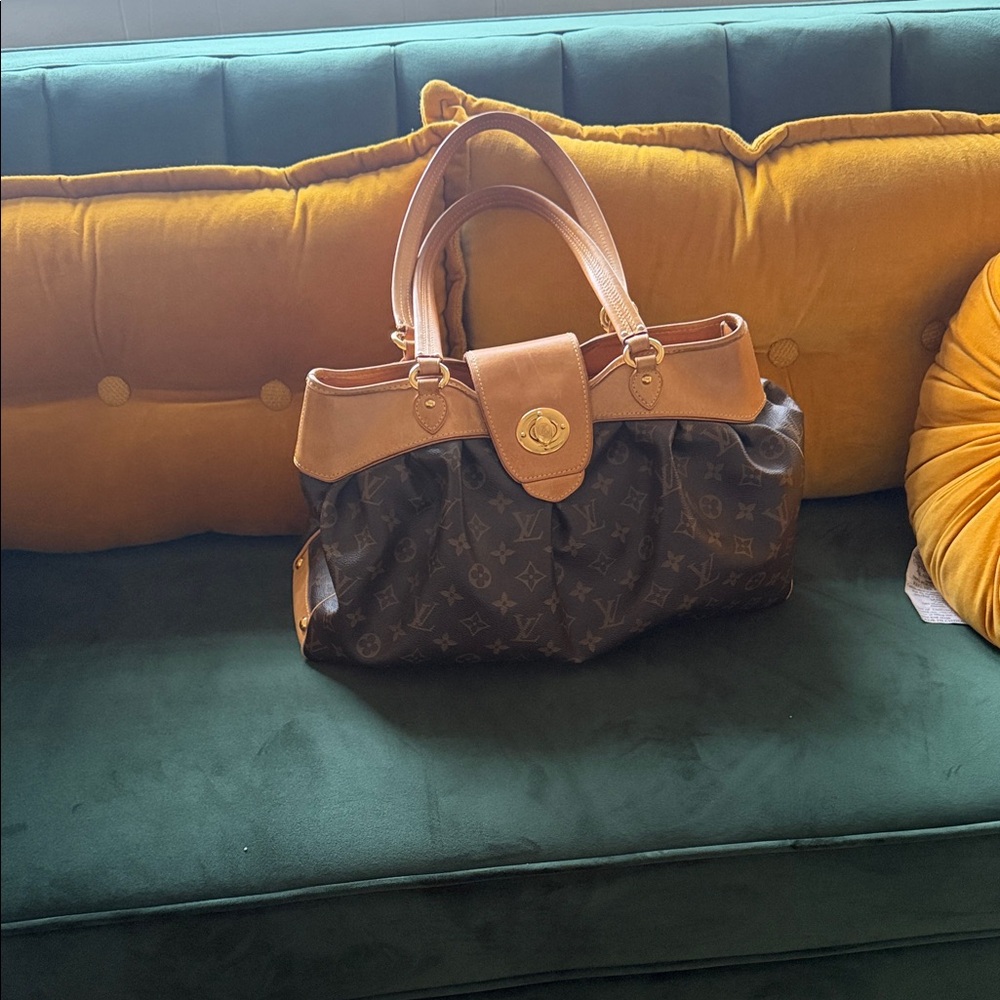 Louis Vuitton boetie Gorgeous bag outside immaculate condition authentic